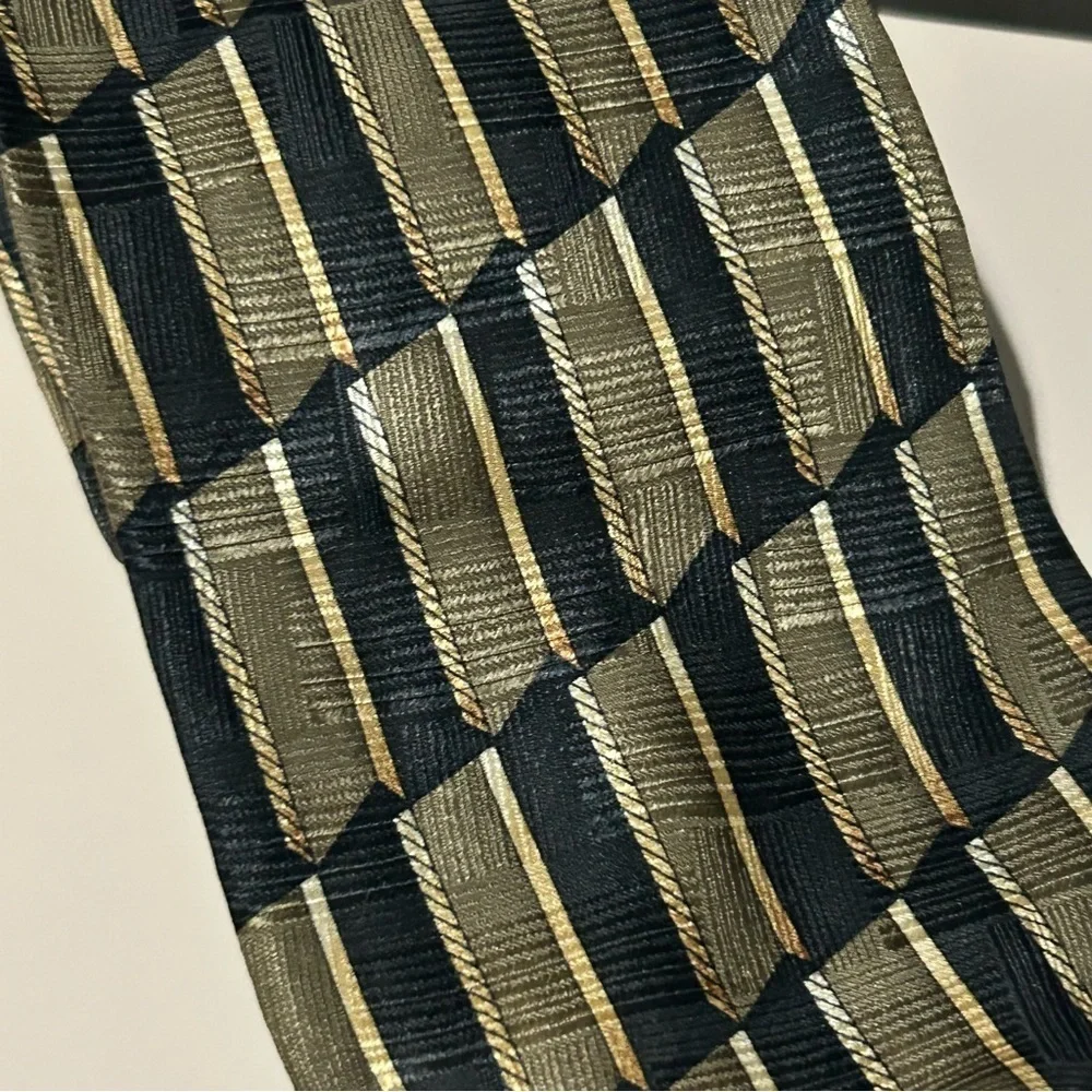 Barry Wells 100% Silk Striped Black and Gold 59” Men's Tie
